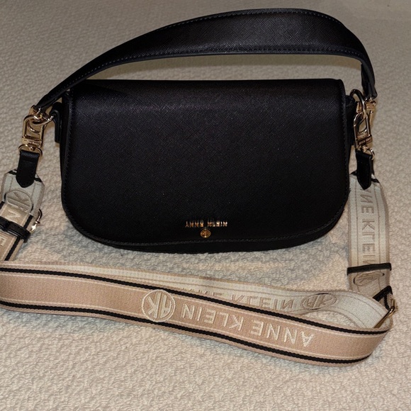 Ann Klein Convertible Shoulder Bag - Picture 2 of 9